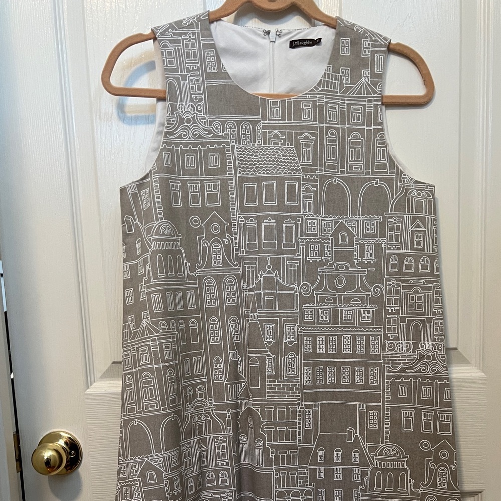 J. McLaughlin Cityscape Print Beige Sleeveless Shift Dress in Size Small